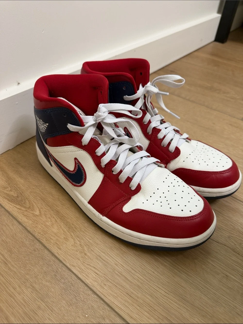 Nike High-Top Sneakers in White, Red and Navy